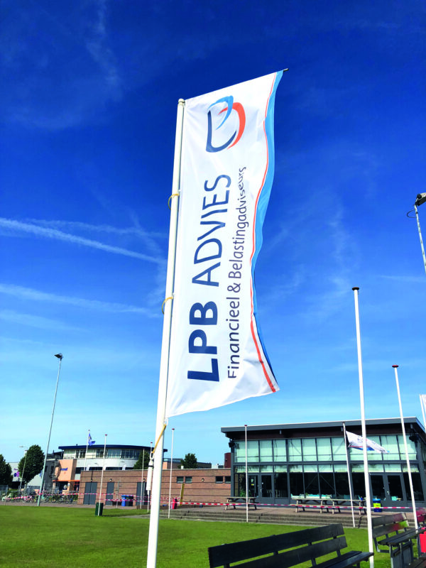 Banieren, staande vlaggen, hoogformaat vlaggen